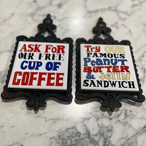 2 Set VTG kitschy Kitchen Retro 60s/70s Cast Iron Trivets